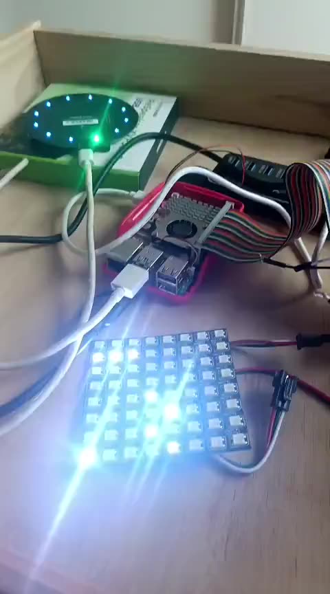 Fotograma: detalle del cableado de la matriz